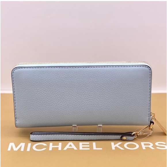 Michael Kors Large Continental
Wallet Wristlet Vista Blue - Picture 2 of 9